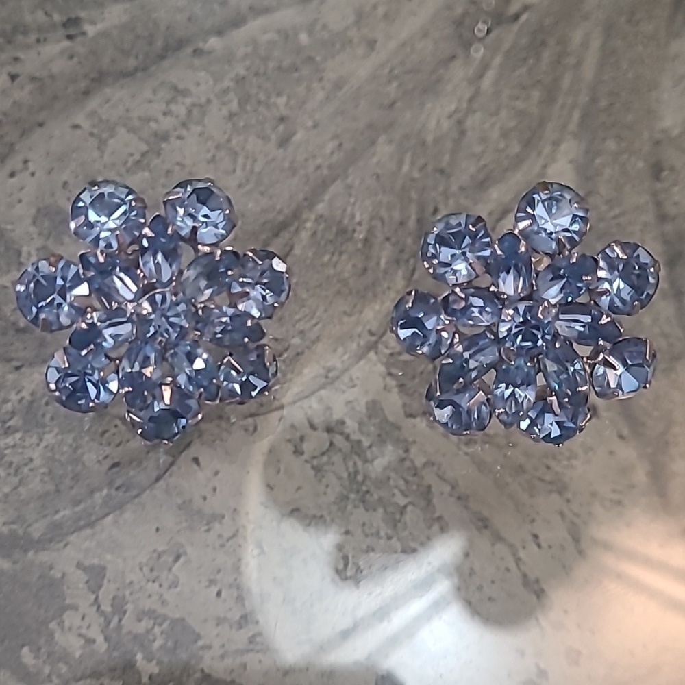 VINTAGE WOMEN'S  BLUE TOPAZ RHINESTONE EARRINGS